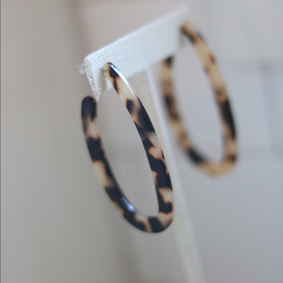 Anthro style Tortoise Shell hoops 🖤 - Picture 3 of 4